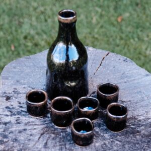 Stoneware Sake Bottle with 6 Cups